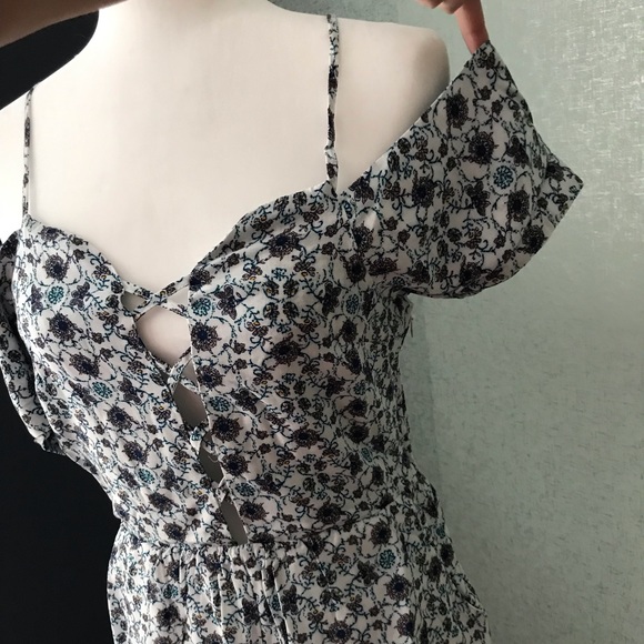 Threadzwear cold shoulder romper - Picture 5 of 8